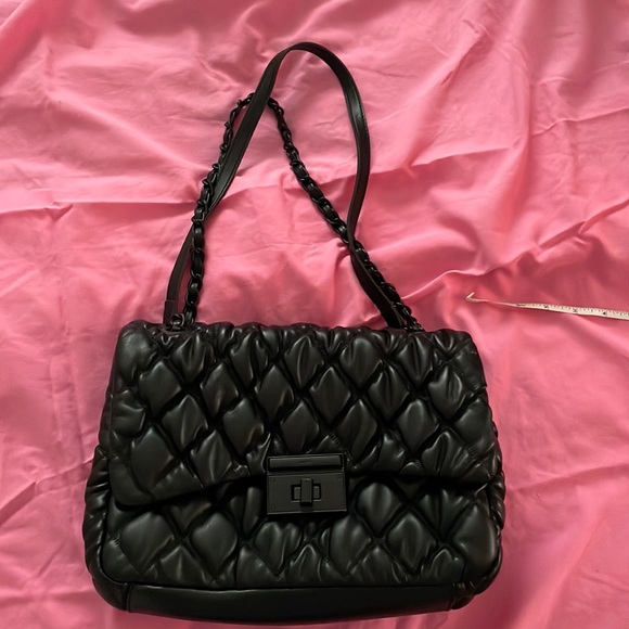 Elegant Black Quilted Shoulder Bag - Picture 1 of 4